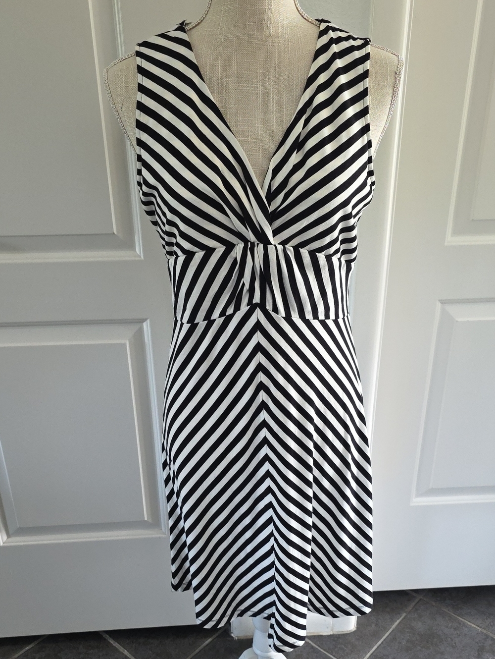 Peter Nygard V-Neck Sleeveless Dress